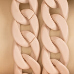 Łańcuch do telefonu długi matowy nude Łańcuch do telefonu długi matowy nude