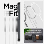 Spigen nakładka Ultra Hybrid Mag MagSafe do iPhone 16 6,1" carbon fiber