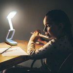 Ładowalna lampka biurkowa Tiross TS-2231
