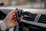 Uchwyt samochodowy Newell z indukcyjną ładowarką MagSafe S18