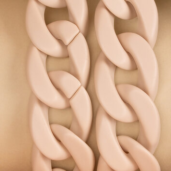 Łańcuch do telefonu długi matowy nude Łańcuch do telefonu długi matowy nude