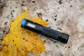 Latarka taktyczna Newell FL1000 USB-C