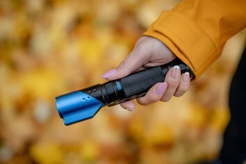 Latarka taktyczna Newell FL1000LUV USB-C z UV i laserem