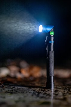 Latarka taktyczna Newell FL250L USB-C