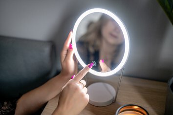 Lusterko do makijażu Humanas HS-ML01 z podświetleniem LED - białe