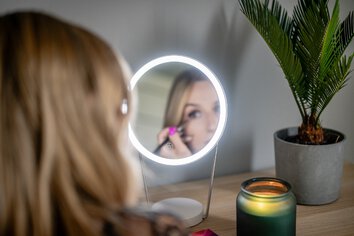 Lusterko do makijażu Humanas HS-ML01 z podświetleniem LED - białe