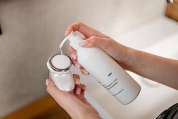 Masażer soniczny do liftingu twarzy z funkcją EMS KiCA iBeauty