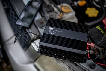 Przetwornica napięcia Newell z czystą sinusoidą - 12 V / 230 V, 500 W
