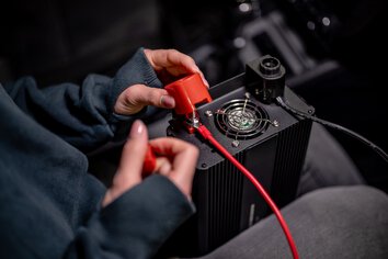 Przetwornica napięcia Newell z modyfikowaną sinusoidą - 12 V / 230 V, 1000 W